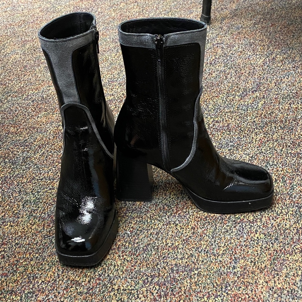 Stylish Black and Gray women’s boots